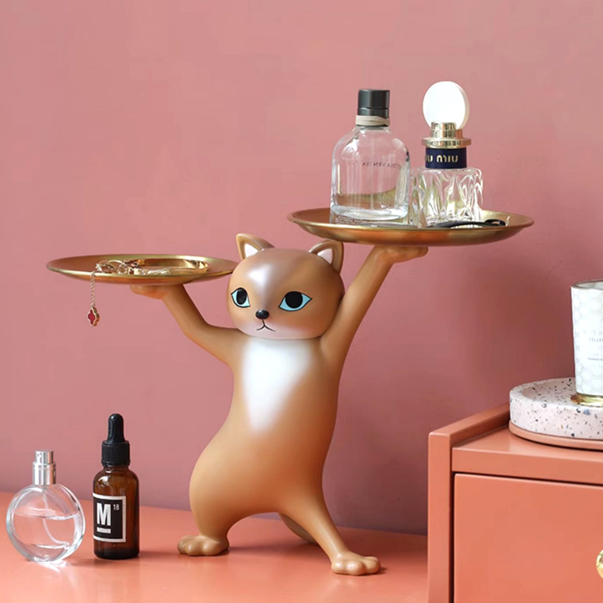 HD-17 Enchanting Cat Storage Ornament - Beige Resin Cat Figurine Holding Trays, Stylish and Practical Storage.