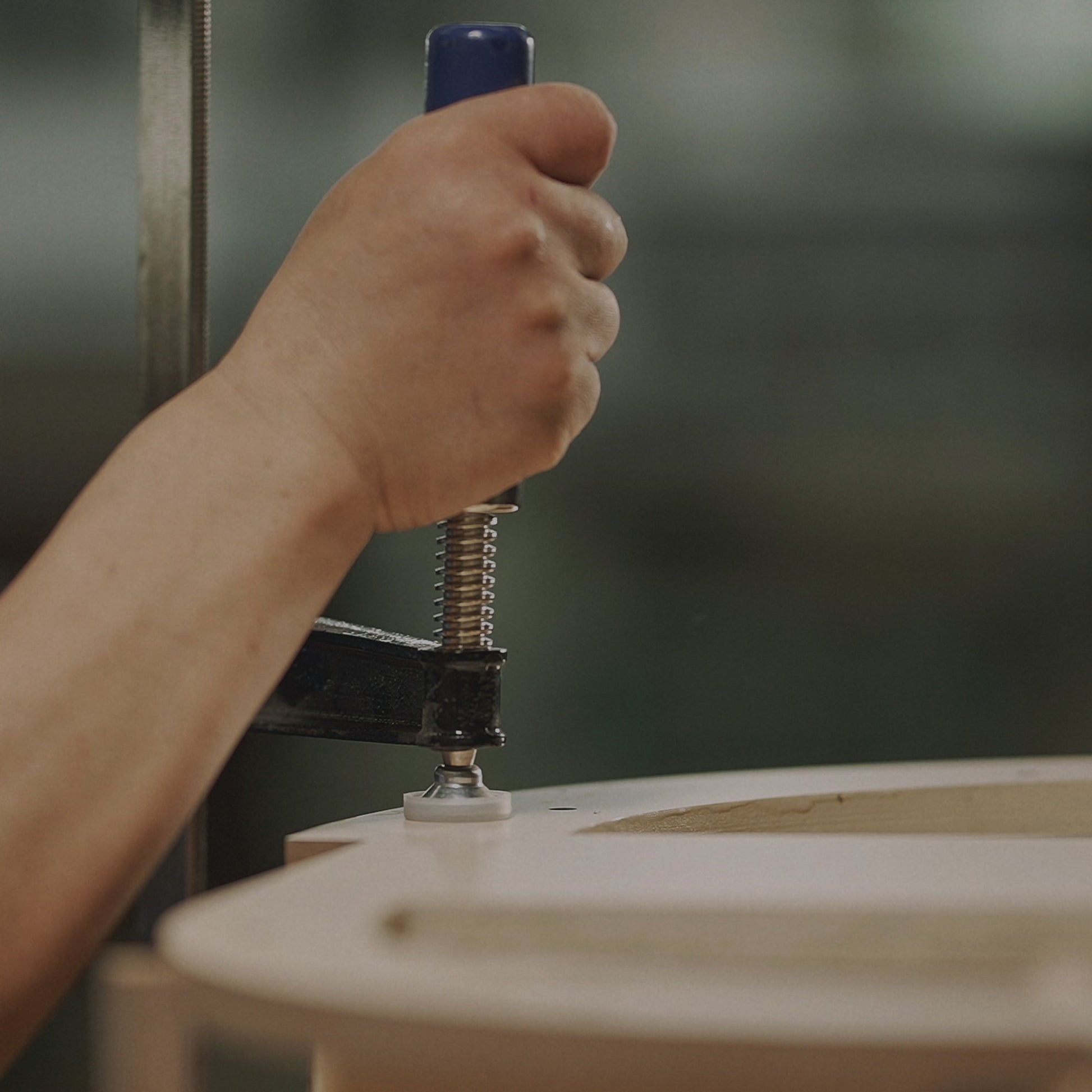 Eureka Ergonomic Opal desk hardware installation detail