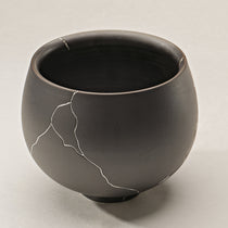 Dark Gray Ceramic Vase With Silver Crack Details, Perfect for Dining Table Or Shelf Decor.