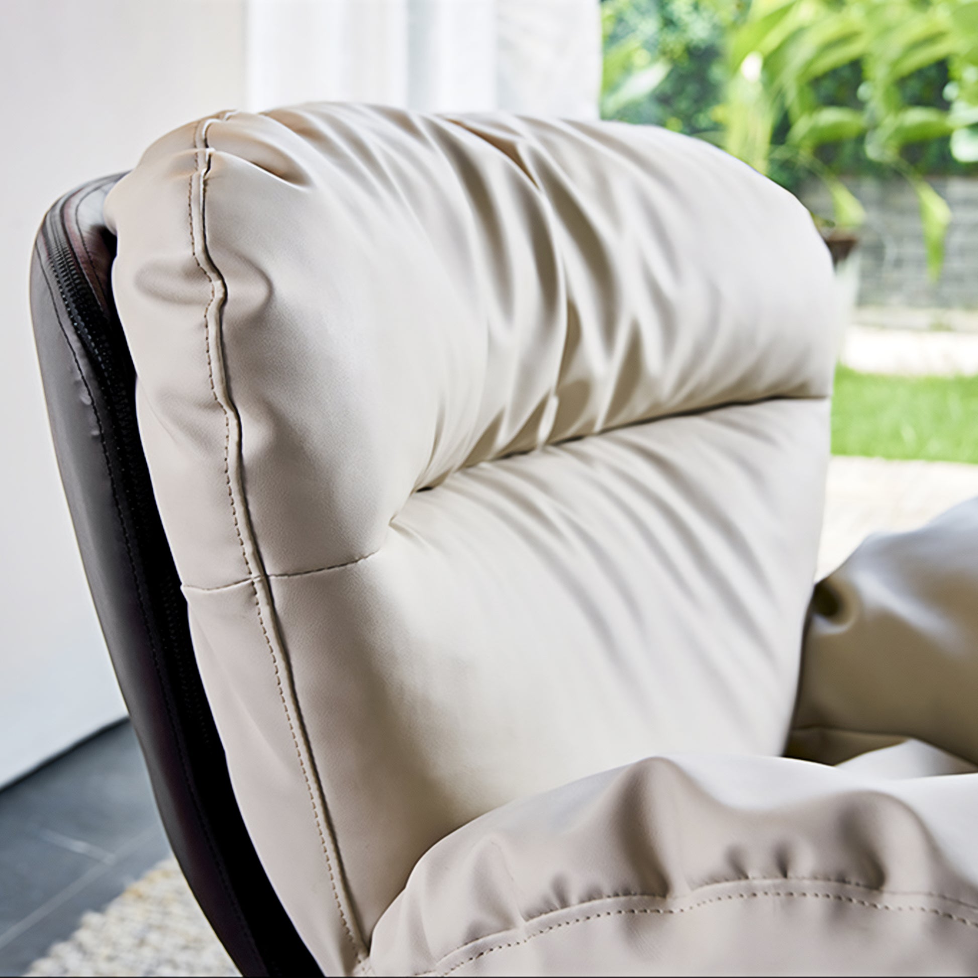 Alexia, Swivel Lounge Chair with Leather & Down and Breathable material, personalized support