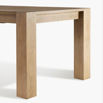 Edora Oak Dining Table Close-Up: Oak Veneer Grain and Solid Wood Leg Detail, Modern Minimalist Design.