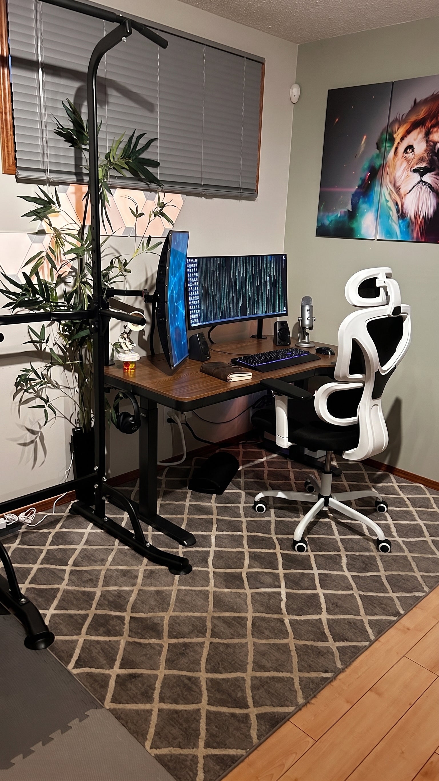 Eureka Prime Electric  Standing Desk in Home